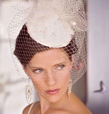 Short bridal veil hat
